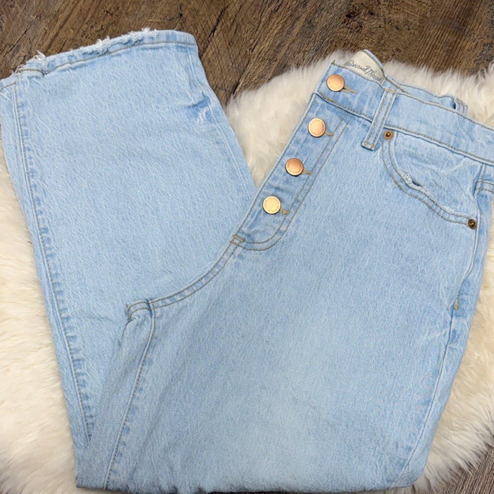 Universal thread Vintage straight Light Wash High-Rise Button-Fly Jeans size 27